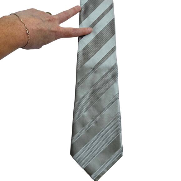 Donald J Trump Signature Collection Mens Neck Tie Gray 100% Silk Luxury Gold Bar - Picture 4 of 8